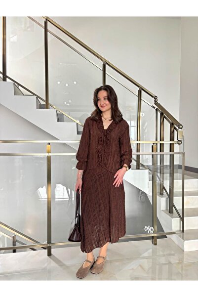 Sude Kızanlıklı Self-Textured Ruffled Blouse Skirt Set