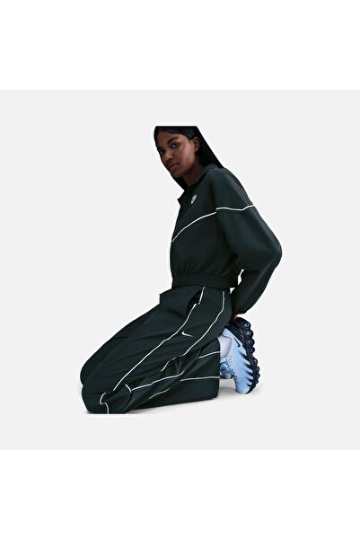 Nike ملابس رياضية ويند رنر ذات خصر مرتفع وقماش منسوج بحافة مفتوحة، بنطلون ريا...