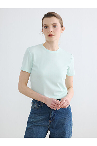 LC Waikiki Nevavm Women's T-Shirt with Oval Collar and Difference
