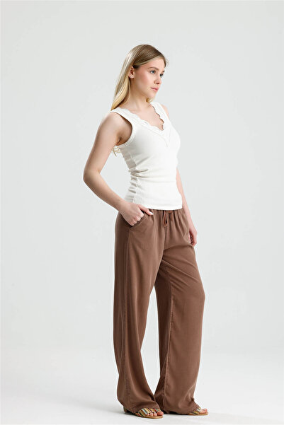 ROSE ARYA White V-Neck Lace Tank Top