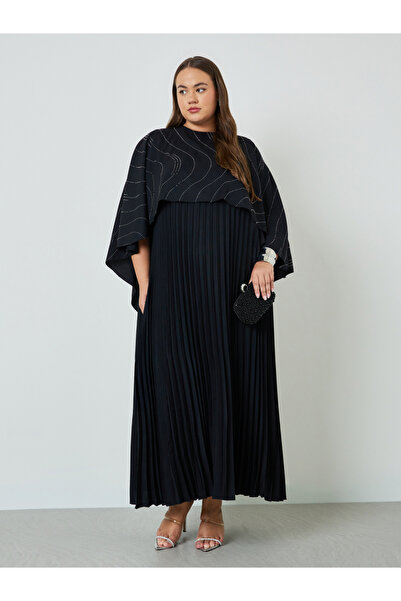 Styli Plus Size Cape Sleeve Pleated Maxi Dress