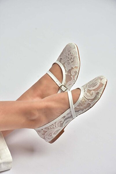 Fox Shoes Y726864006 حذاء باليه نسائي من الدانتيل الأبيض