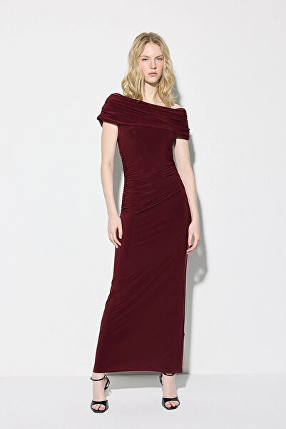 Gusto Rochie de seara lunga din lycra cu umeri asimetrici - Rosie Claret