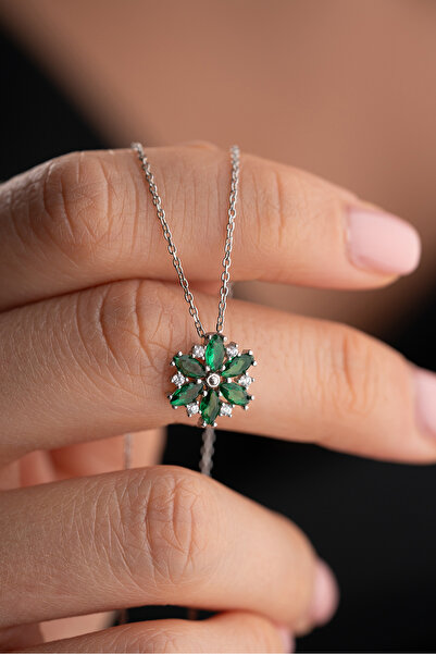 Silvano Jewelry 925 Ayar Gümüş Yeşil Taşlı Papatya Kolye