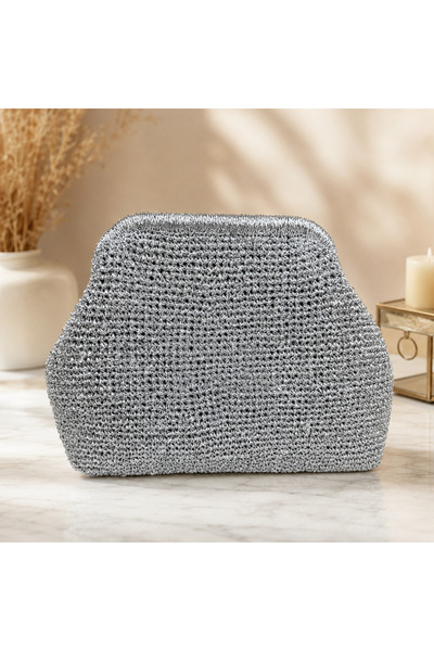 hobilanka χρυσό τσαντάκι κλατς " (gold clutch bag) or  "χρυσό τσαντάκι " (gol...