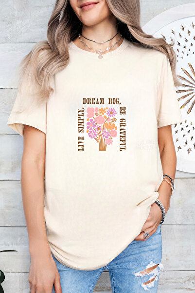 Sarah's Boutique Women's T-shirt – 100% cotton – Dream Big