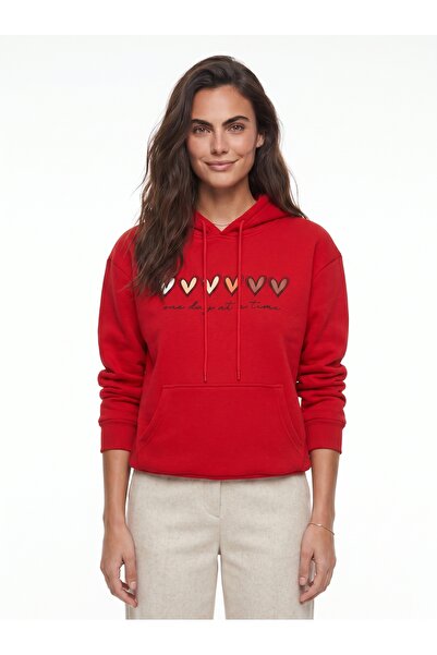 ONLOOX Red Cotton Three-Thread Raster Hooded Heart Printed Kangaroo Pocket Sw...