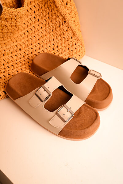 by selvi Lukka Shoes شبشب رجالي من لورينزو باللون البيج ذو مشبك مزدوج ونعل خف...