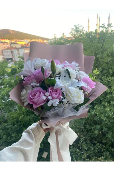 Floria Buket Evi Pembe, Beyaz Hazır Kadife Gül ve Beyaz Zambaklardan Oluşan B...