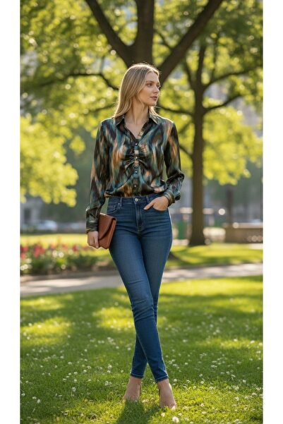 SEVİLMODA (2.El)Sevil Şıklık ve Rahatlık: Yumuşak Desenli Uzun Kollu Gömlek