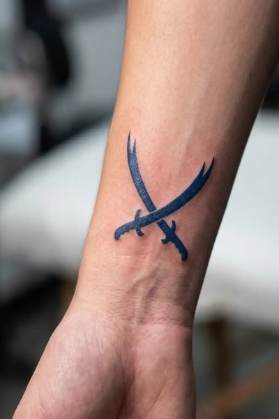 medink tattoo 1 Ay Kalıcı 24 Saat Sonra Kararan Kılıç Mınımal model geçici dö...