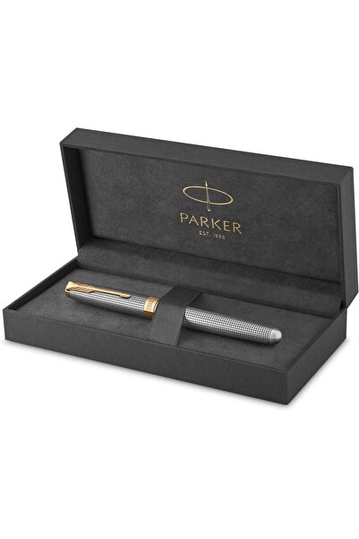 Parker قلم حبر سونيت، فضي فاخر منقوش بحواف ذهبية، ريشة ذهبية عيار 18 قيراط