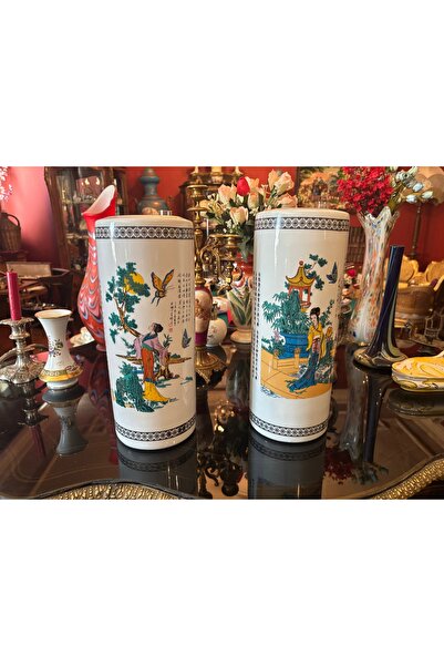 tayfuntufan A Pair of Far East Porcelain Vases with a Height of 34 and 35 cm