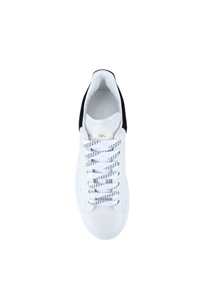 🏷️ Alexander McQueen Oversize Sneaker'la Tarzını Yükselt!