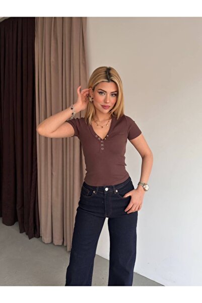 Jöns Butik بلوزة نسائية بتفاصيل مزركشة وياقة على شكل حرف V