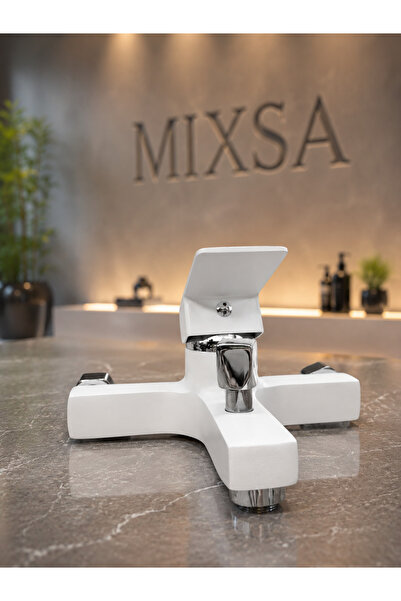 MİXSA صنبور حمام مربع أبيض فاخر بتصميم مميز وجسم أنيق مصنوع من مادة النحاس