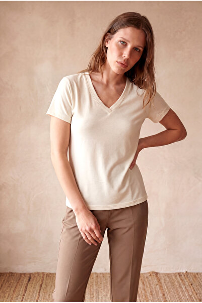WESTMARK LONDON Women's Snow White Regular Fit V-Neck Short Sleeve T-Shirt Ellis