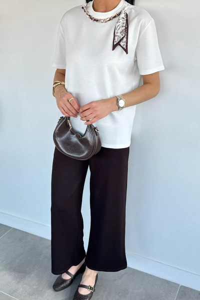 Aryena Kahve Gülseli Women's Collar Scarf T-Shirt and Pants Two-Piece Set