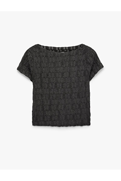 Koton Bürümcük Kumaş Dokulu Slim Fit Kayık Yaka Kısa Kollu Tişört