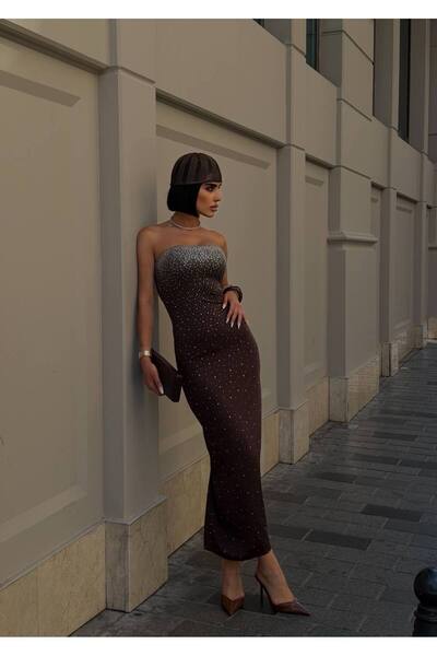 NİCE STYLE فستان نسائي بدون أكتاف مزين بالكامل بالأحجار الكريمة من الليكرا