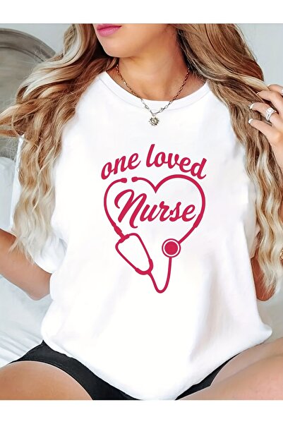 212Wear تي شيرت نسائي بتصميم "One Loved Nurse" مع تصميم سماعة الطبيب والقلب -...