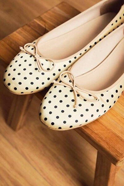 cevaplus Women's Bow Detail Satin Ballerina Beige Polka Dot