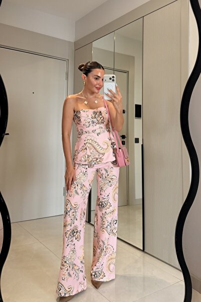 Gizem Ecemiş İbiza Pembe Kemerli Şal Desen Straplez Bluz Pantolon Takım