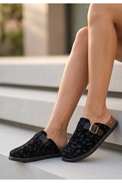 B T Shoes Τα στοιχεία βρίσκονται ακόμα στην Τάνεκα Νέγκρι.