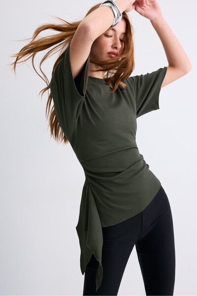 Stradivarius Asimetrik kısa kollu t-shirt