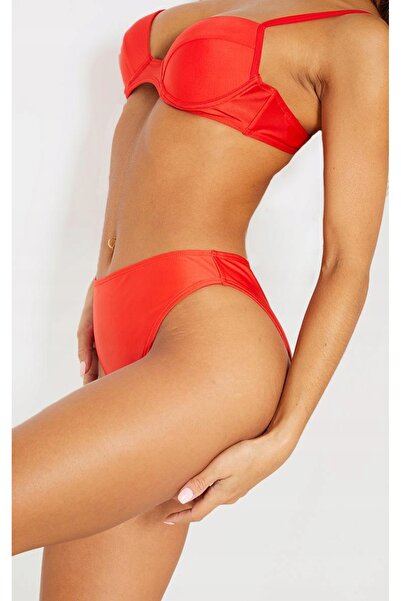 NO BRAND Slip de bikini roșu clasic, neted, Prettylittlething 40