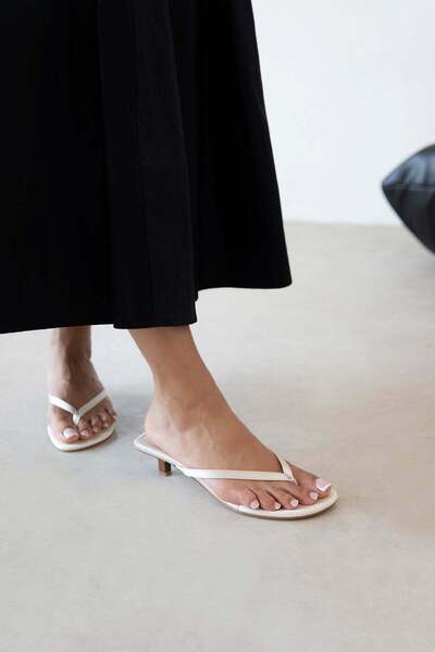 wolk shoes Γυναικεία σατέν σανδάλια Ruiz με τακούνι και σχισμή στο δάχτυλο