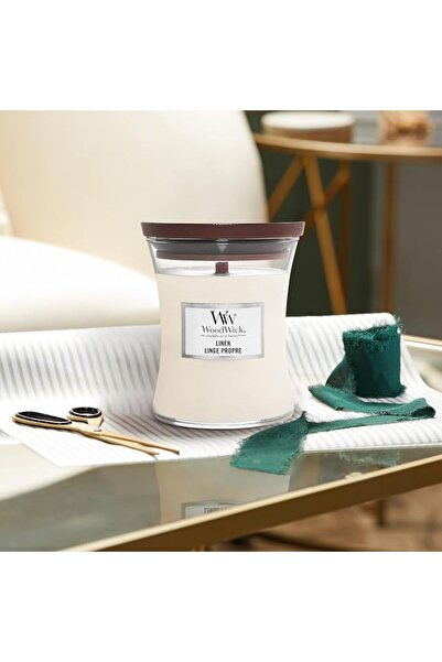 WoodWick شمعة معطرة، شمعة بيضاوية الشكل بنكهة التوت الأسود، مع فتيل متوهج، مد...