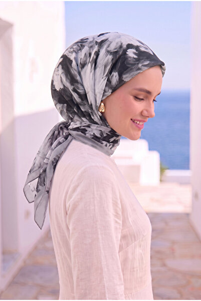 EBRUTESETTÜR سلسلة الأوشحة الزهرية باللون الرمادي