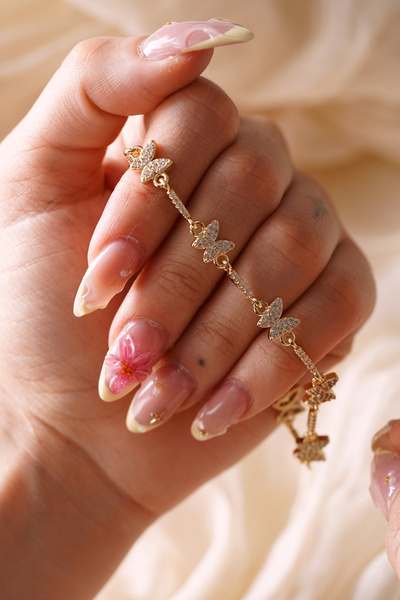 AŞIK ACCESSORIES سوار الفراشة المرصع بالأحجار
