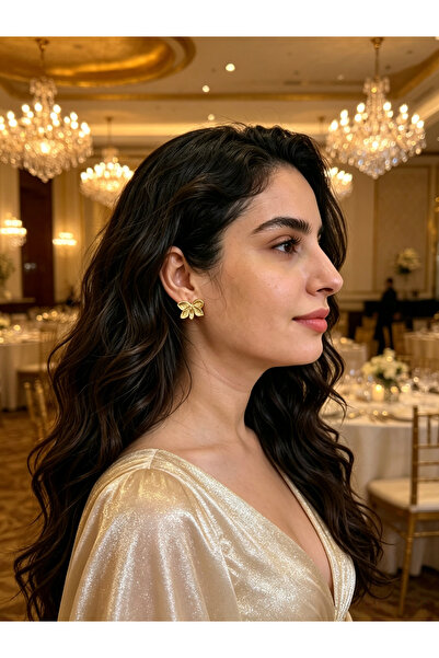 Noon Noora Elegant gold petal-shaped stainless steel PVD plated with 18K gold...