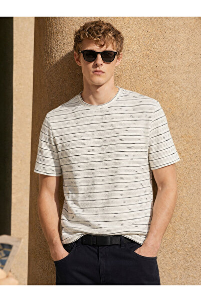 The Indian Garage Co By Styli Men Relaxed Fit Vertical Stripes Crew Neck T-Shirt