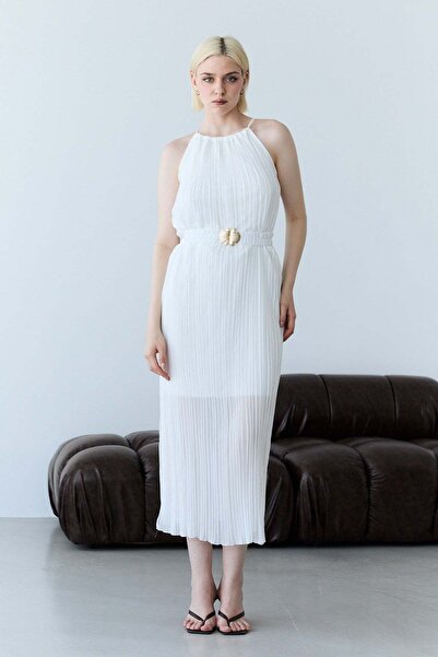 Serica Moda Λευκό φόρεμα μίντι με λαιμόκοψη halter, πιέτες και λεπτομέρεια στ...