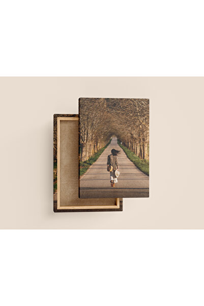 Yalnız Yürüyen Kadın 50 x 70 Kanvas Tablo