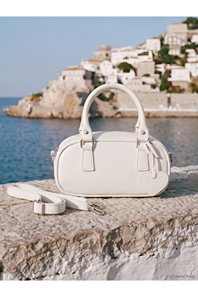 LC Waikiki Trendlucky Leather Look Girls' Shoulder Bag with a Difference