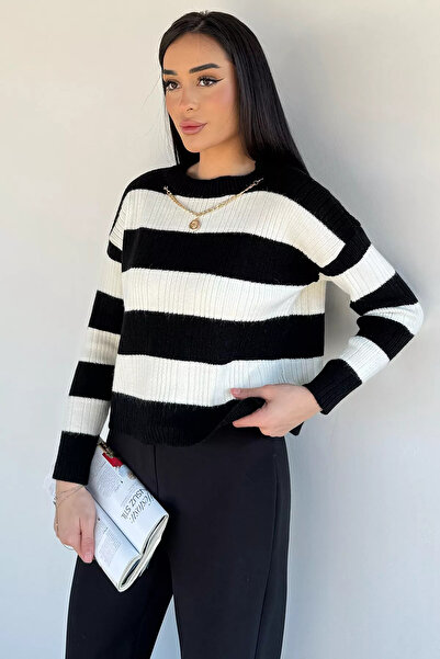 Aryena Black Women's Knitted Sweater with Necklace