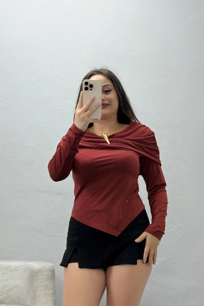 BELENDİR بلوزة نسائية بتفاصيل إكسسوارات وأكمام طويلة من ساندي بلايز
