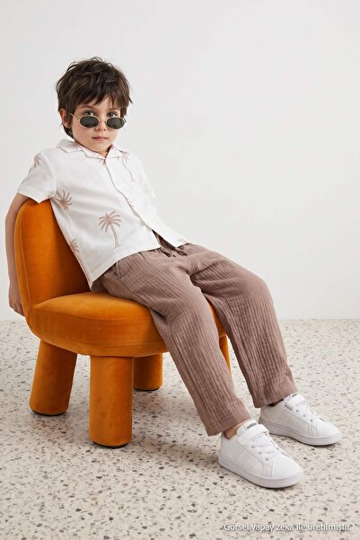 TRENDYOLKIDS Weißes, besticktes Web-Oberteil für Jungen – Set TKDSS26AU00141