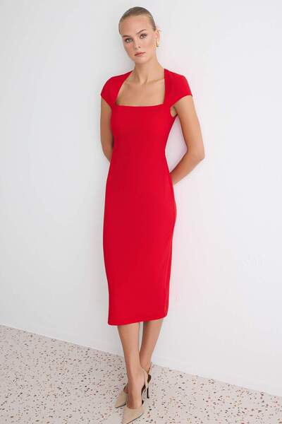 Trendyol Collection Rochie tricotată elastică midi, roșie, mulată, cu decolte...