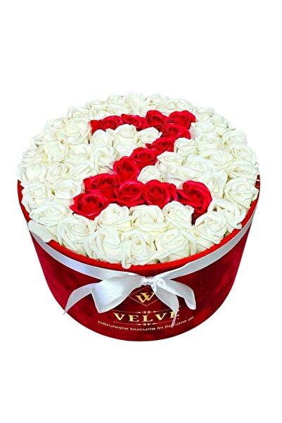 velve Aranjament floral litera cu 55 trandafiri de sapun in cutie rotunda cat...