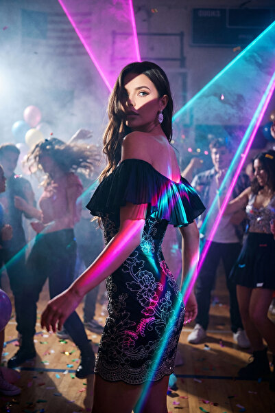 FASHION COCKTAIL Siyah Simli Nakışlı Pileli Işlemeli Düşük Omuz Kokteyl Davet...