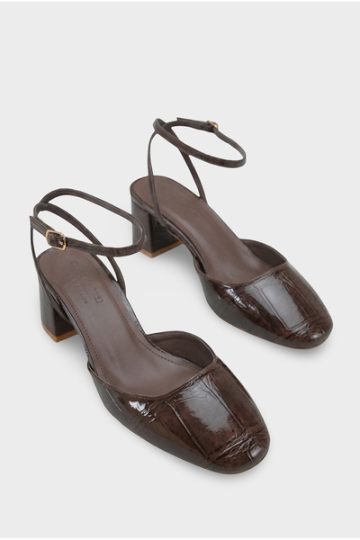 Capone Outfitters Γυναικεία παπούτσια Karmen Στρογγυλή μύτη με λουράκι στον α...