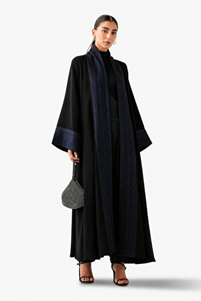 Azria Fashion عباءة كلاسيكية مطرزة - أسود
