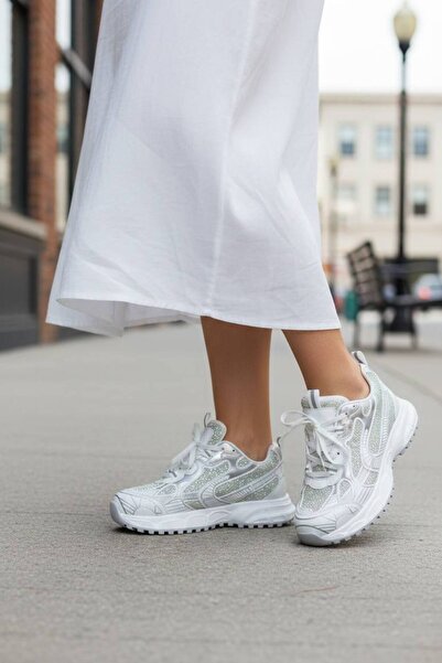 Kadın Taşlı Kalın Taban Sneaker Ayakkabı 25y396