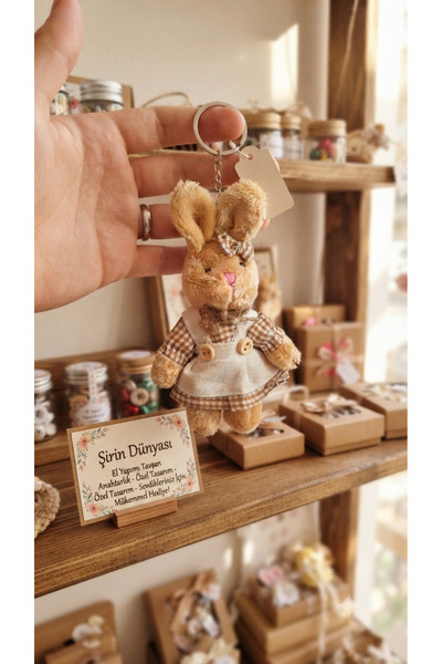 Şirin Elbiseli Peluş Tavşan Anahtarlık - Vintage Tarzı Çanta Aksesuarı ve Süs...