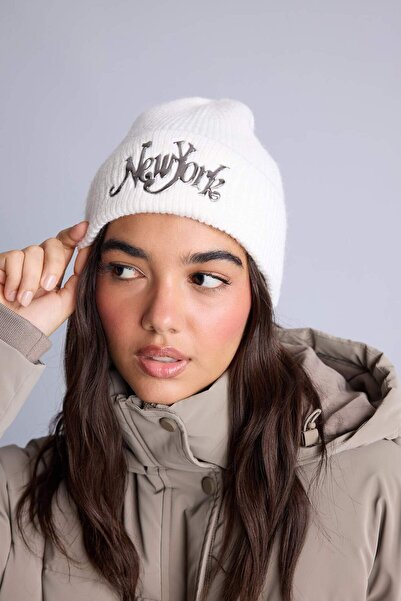 DeFacto Women's Embroidered Knitwear Beanie F3155Ax25Wn